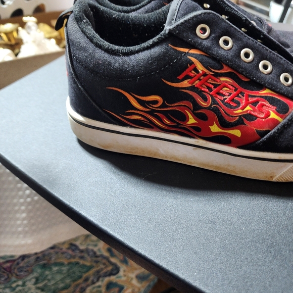 HEELYS EUC YOUTH SZ 6 PRO FLAME PRINT SKATE SHOES - Picture 6 of 10